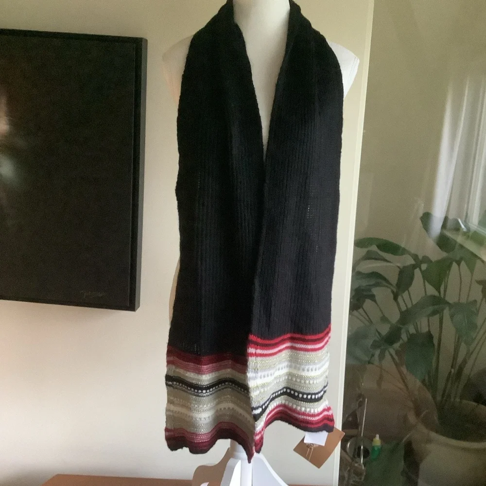 Fownes NWT Black Rectangular Winter Scarf with Striped Ends